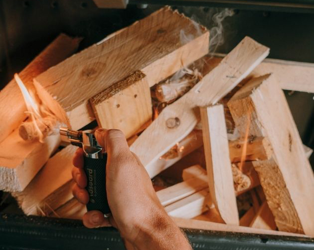 Guide pratique pour allumer votre poêle à bois en toute sécurité