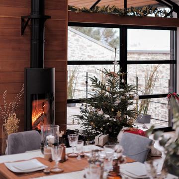 Poêle à bois Aäsgard dans une maison style loft industriel