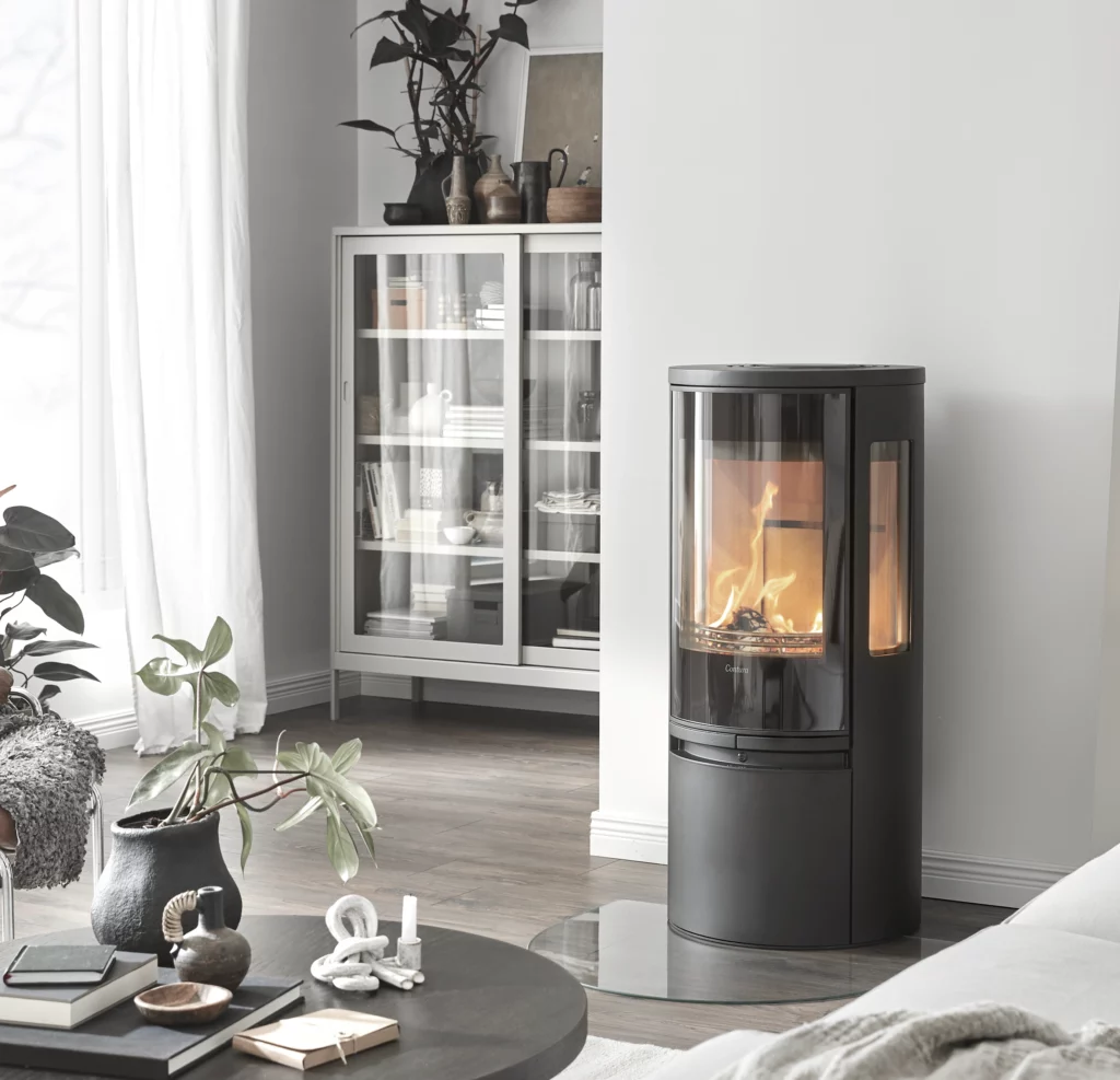 (Ré)inventer le feu : la sélection des meilleurs poêles à bois et à granulés C556C Fina Rummet Bak L